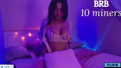 Snapshot of emily_gin chatting on 02-27-25, 02:32 EMILY online show from 02-27-25, 02:32