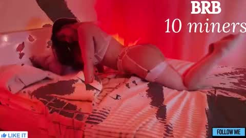 Snapshot of emily_gin chatting on 09-18-25, 02:13 EMILY online show from 09-18-25, 02:13