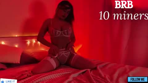 Snapshot of emily_gin chatting on 10-01-25, 02:17 EMILY online show from 10-01-25, 02:17