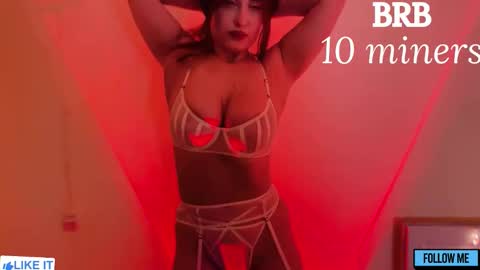 Snapshot of emily_gin chatting on 10-08-25, 02:20 EMILY online show from 10-08-25, 02:20