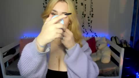 Snapshot of emily_gin chatting on 10-18-25, 02:25 EMILY online show from 10-18-25, 02:25