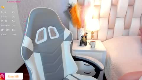 EMILY   Monday 5-2 am From Tuesday to Friday5-1 am Colombia time online show from 01-26-25, 02:35