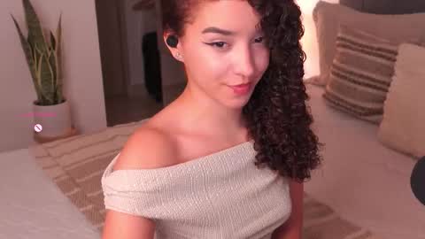 Snapshot of emily_johnson1 chatting on 10-16-25, 10:33 Juliana online show from 10-16-25, 10:33