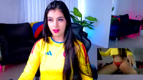 Snapshot of emily_jones3 chatting on 06-17-26, 11:56 Emily online show from 06-17-26, 11:56