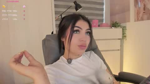 EmilyKenner  Independent model  online show from 11-03-25, 12:17