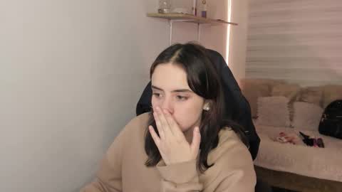 emily_lindey online show from 10-19-25, 03:18