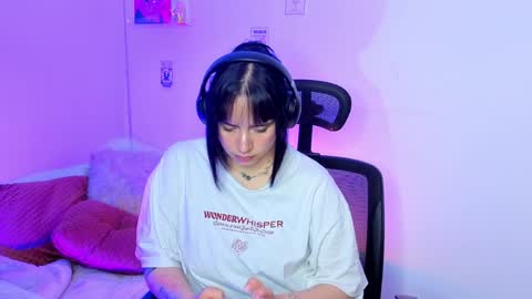 Emily Lindey online show from 04-09-26, 06:19