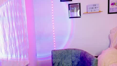 Emily Lindey online show from 06-05-26, 06:52
