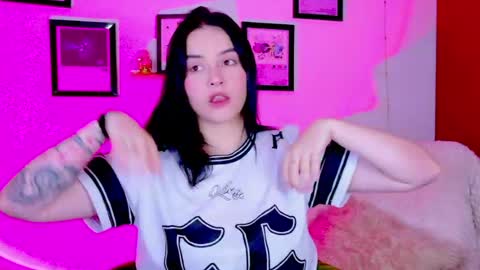 Snapshot of emily_lindey_ chatting on 07-16-26, 06:41 Emily Lindey online show from 07-16-26, 06:41