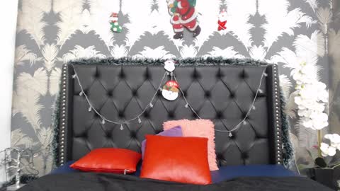 Snapshot of emily_loperaa chatting on 01-13-25, 08:15 Emily online show from 01-13-25, 08:15