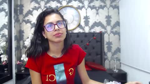 Snapshot of emily_loperaa chatting on 03-12-25, 04:24 Emily online show from 03-12-25, 04:24