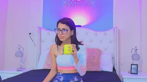 Snapshot of emily_loperaa chatting on 10-21-25, 10:32 Emily online show from 10-21-25, 10:32