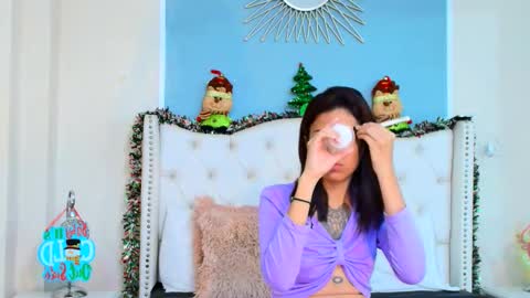 Snapshot of emily_loperaa chatting on 12-04-25, 08:39 Emily online show from 12-04-25, 08:39