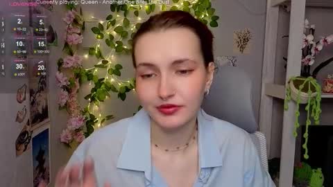 Snapshot of emily_lune chatting on 02-12-26, 02:28 Emily online show from 02-12-26, 02:28