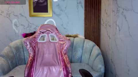 Snapshot of emily_mills_s chatting on 11-11-25, 02:11 Emily online show from 11-11-25, 02:11