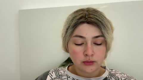 Snapshot of emily_morning_dew chatting on 10-28-25, 08:18 emily_morning_dew online show from 10-28-25, 08:18