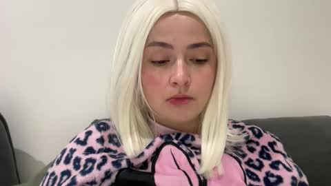 Snapshot of emily_morning_dew chatting on 11-04-25, 06:01 emily_morning_dew online show from 11-04-25, 06:01