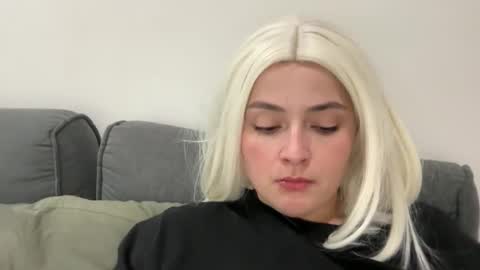 Snapshot of emily_morning_dew chatting on 11-11-25, 01:11 emily_morning_dew online show from 11-11-25, 01:11