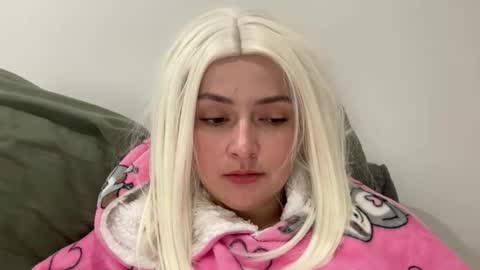 Snapshot of emily_morning_dew chatting on 11-17-25, 12:22 emily_morning_dew online show from 11-17-25, 12:22