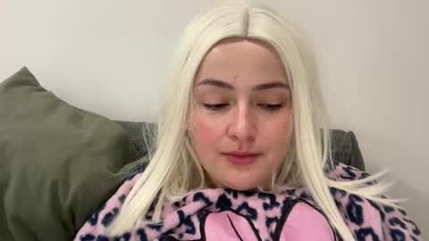 Snapshot of emily_morning_dew chatting on 11-18-25, 06:29 emily_morning_dew online show from 11-18-25, 06:29