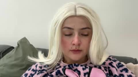 Snapshot of emily_morning_dew chatting on 11-23-25, 08:36 emily_morning_dew online show from 11-23-25, 08:36