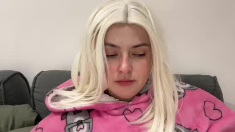 Snapshot of emily_morning_dew chatting on 11-25-25, 10:43 emily_morning_dew online show from 11-25-25, 10:43