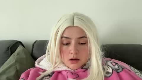 Snapshot of emily_morning_dew chatting on 11-26-25, 10:49 emily_morning_dew online show from 11-26-25, 10:49