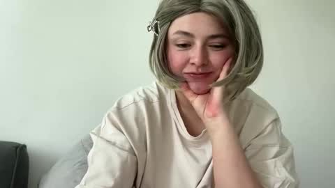 Snapshot of emily_morning_dew chatting on 05-25-26, 01:17 emily_morning_dew online show from 05-25-26, 01:17