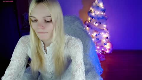 Snapshot of emily_nyaffe chatting on 12-26-24, 02:59 Lia online show from 12-26-24, 02:59