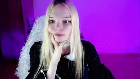 Snapshot of emily_nyaffe chatting on 01-23-25, 09:29 Lia online show from 01-23-25, 09:29