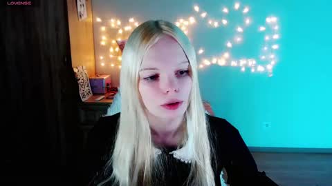 Snapshot of emily_nyaffe chatting on 02-27-25, 09:47 Lia online show from 02-27-25, 09:47