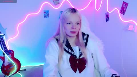 Snapshot of emily_nyaffe chatting on 09-29-25, 02:44 Lia online show from 09-29-25, 02:44