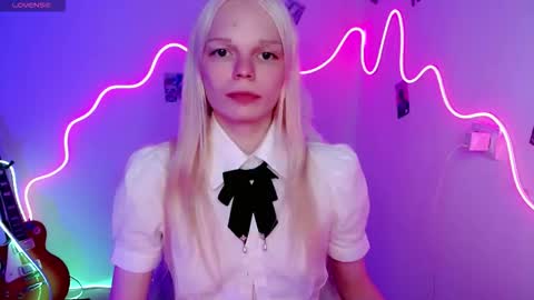 Snapshot of emily_nyaffe chatting on 10-14-25, 09:04 Lia online show from 10-14-25, 09:04