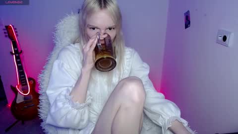 Snapshot of emily_nyaffe chatting on 03-07-26, 10:40 Lia online show from 03-07-26, 10:40