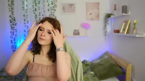 emily_paris18 online show from 06-01-26, 01:02