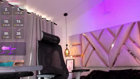 Snapshot of emily_roousee chatting on 12-17-25, 07:42 Emily online show from 12-17-25, 07:42