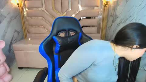 Emily online show from 11-28-25, 07:49