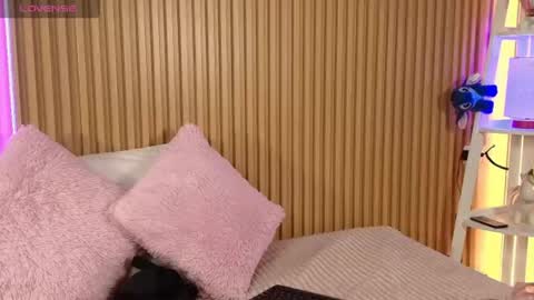 Snapshot of emily_sweett12 chatting on 06-18-26, 12:09 Emily online show from 06-18-26, 12:09