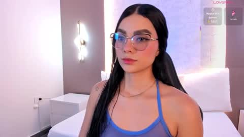 Snapshot of emily_tolson chatting on 12-22-25, 07:11 emily_tolson online show from 12-22-25, 07:11