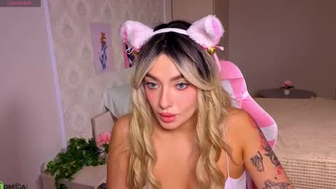 Snapshot of emily_tyler19 chatting on 04-21-26, 09:15 Emily online show from 04-21-26, 09:15
