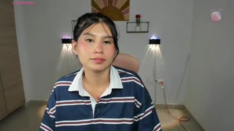 Snapshot of emily_villamil_ chatting on 04-23-26, 11:18 Emi online show from 04-23-26, 11:18
