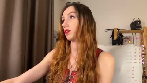 Snapshot of emily_w0w_ chatting on 09-22-25, 09:28 Lia online show from 09-22-25, 09:28