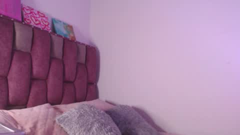 Snapshot of emily_w2 chatting on 01-06-26, 03:43 emily_w2 online show from 01-06-26, 03:43