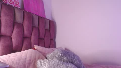 Snapshot of emily_w2 chatting on 02-06-26, 03:55 emily_w2 online show from 02-06-26, 03:55