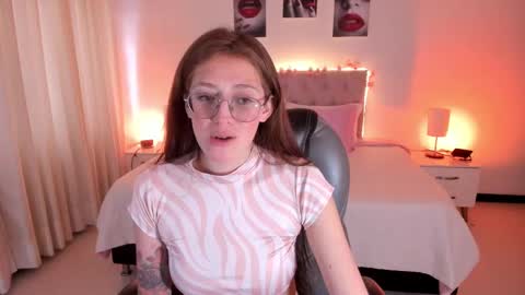 Snapshot of emily_warren__ chatting on 10-07-25, 07:22 emily_warren__ online show from 10-07-25, 07:22