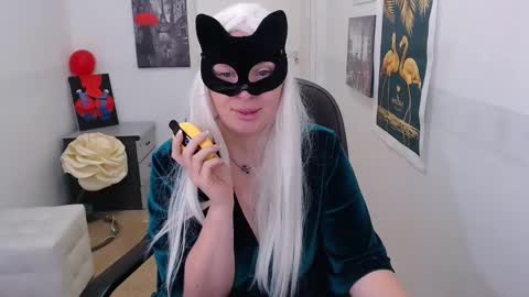 Snapshot of emily_york18 chatting on 02-13-25, 01:15 Emily online show from 02-13-25, 01:15