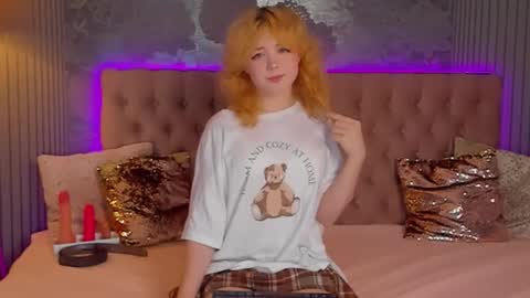 Snapshot of emilyangels chatting on 11-26-25, 12:17 Baby Emelli online show from 11-26-25, 12:17