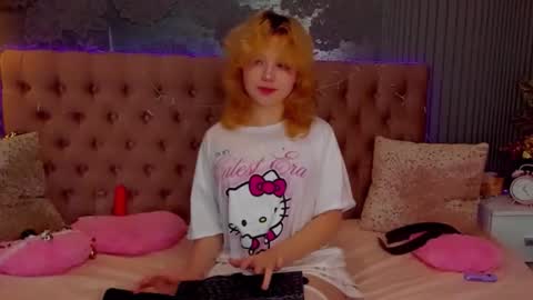 Snapshot of emilyangels chatting on 12-02-25, 07:36 Baby Emelli online show from 12-02-25, 07:36