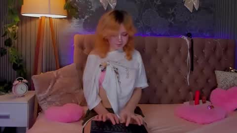 Baby Emelli online show from 12-19-25, 07:15