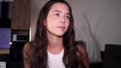 Snapshot of emilybatee chatting on 05-15-26, 05:53 emilybatee online show from 05-15-26, 05:53